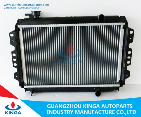 China Automotive Spare Parts Suzuki Radiator Carry Manual Transmission With Plastic Tank supplier