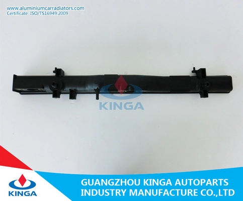 China Inlet Pipe 31mm Auto Parts Radiator Plastic Tank For Toyota Hiace supplier