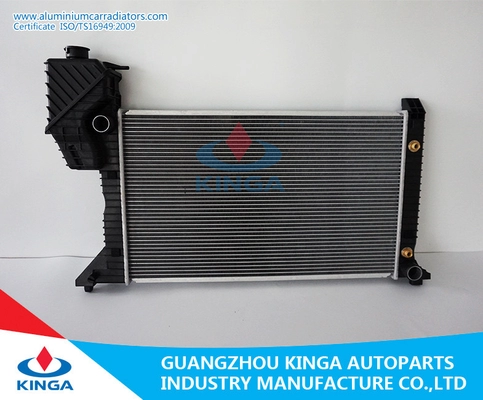 China SPRINTER' 95-00 AT BENZ Radiator OEM 9015003400 Plastic Tank custom radiator supplier