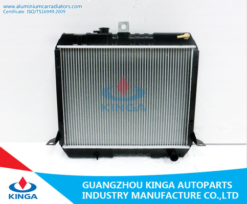 China 1988 - 1989 MT Toyota Radiator For HIACE 2Y / 3Y / 4Y PA 32 supplier