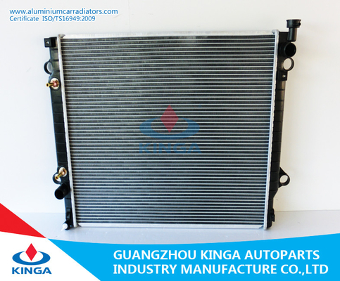 China Toyota Tacoma 04 AT Aluminium Car Radiator 8708911000 12 Month Warranty supplier