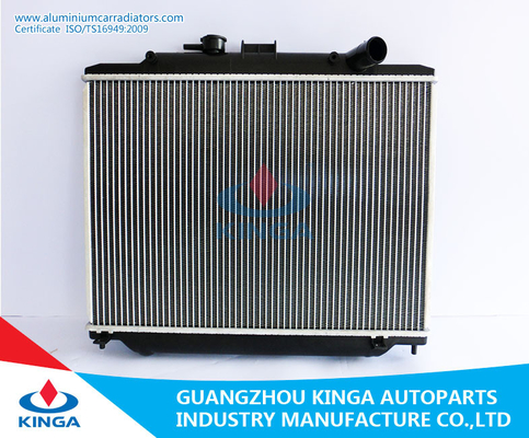 China URVAN 06 AT Nissan Radiator OEM Aluminum Core Plastic Tank Water - cooled supplier