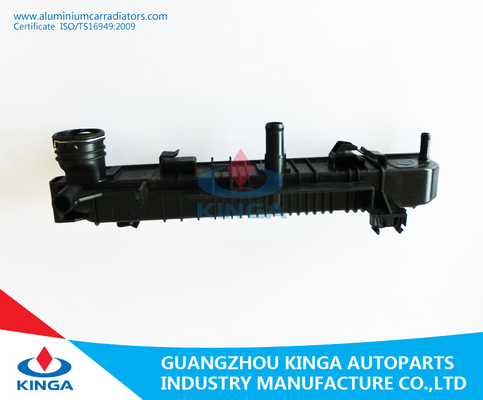 Right Plastic Tank Radiator Mercedes Sprinter 06 MT OEM9065000002/0101/0202 supplier