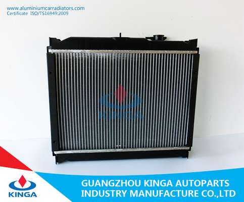 New Aluminum Auto radiator replacement for Nissan BUS MT supplier