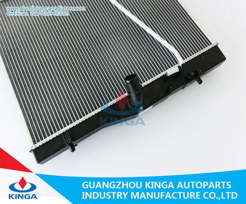 TOYOTA HIACE'05-AT Custom Car Radiator With Plastic Tank Thickness 32/36mm supplier