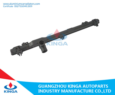 Toyota Crown'06 UZS186 AT Radiator Plastic car radiator tank replacement supplier