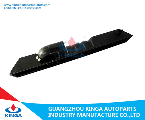 Plastic Radiator Outlet Tank For Toyota Hilux 2.4(D) Mt Raiator Materials PA66+GF30% supplier