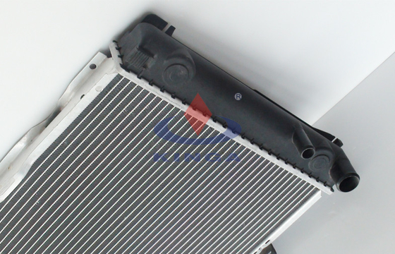 High cooling efficiency auto repair radiator Of BENZ W124 / 200D / 250 TD 1984 1993 MT supplier